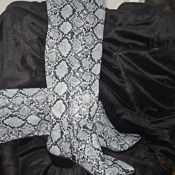 Gianni Bini Shoes - Women's Gianni Bini Blue Grey Black Snakeskin Over the Knee Boots Size 7.5